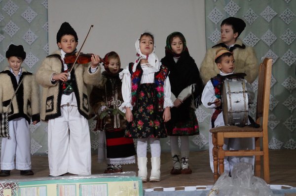 У Нижній Апші діти співали колядки румунською мовою – 04