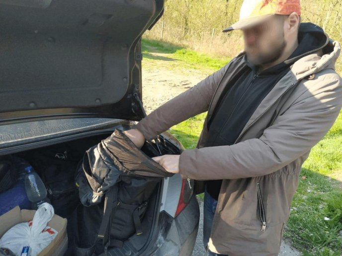Поліція викрила двох водіїв, які хотіли ввезти на територію одного з районів наркотичні речовини – 02