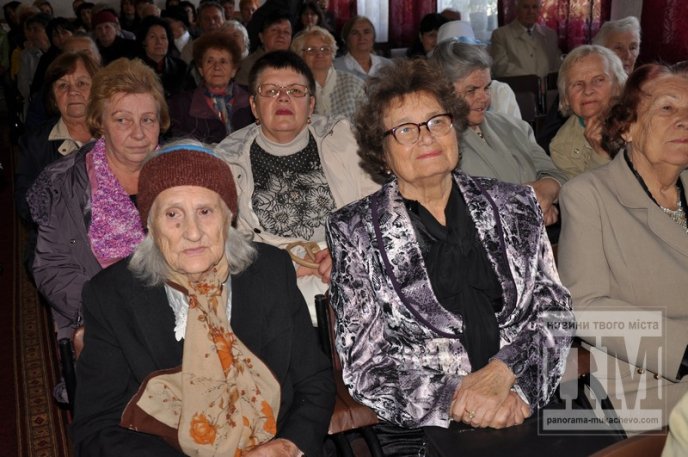 У міському Будинку школярів вітали ветеранів педагогічної ниви (ФОТО) – 09