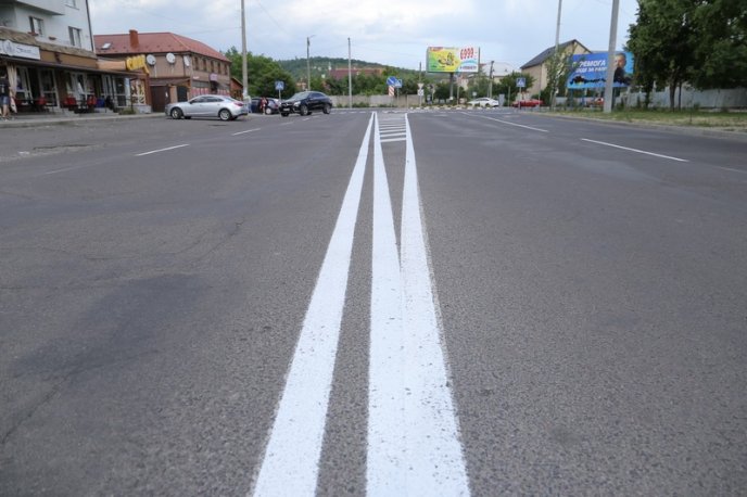 У Мукачеві оновлюють дорожню розмітку – 04
