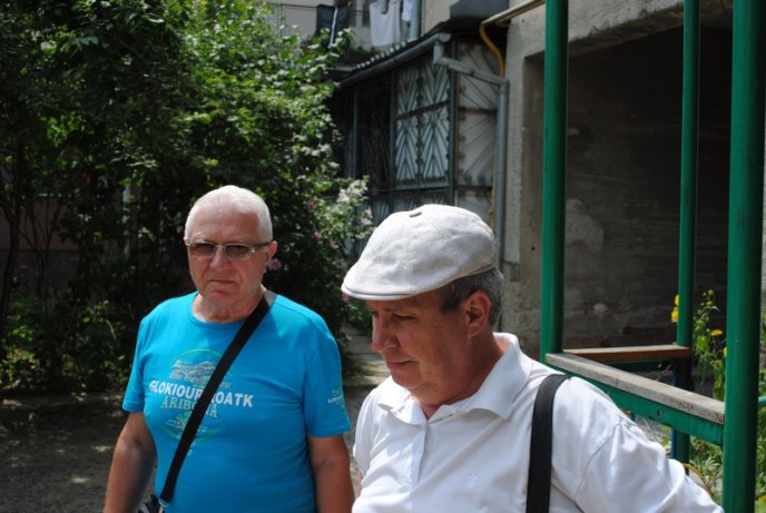 Мешканці житлового будинку по вулиці Московській потерпають від сусідства з напівзруйнованою будовою (ФОТО) – 10