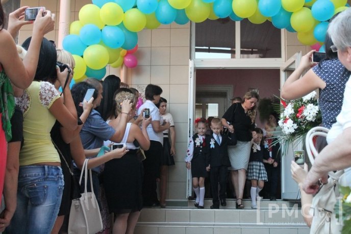 НВК "Гармонія" урочисто відзначила свято Першого вересня лінійкою у вишиванках – 12