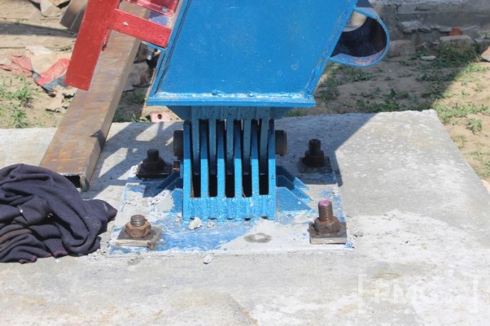 У Мукачівському парку "Перемога" встановлюють "чортове колесо" – 02