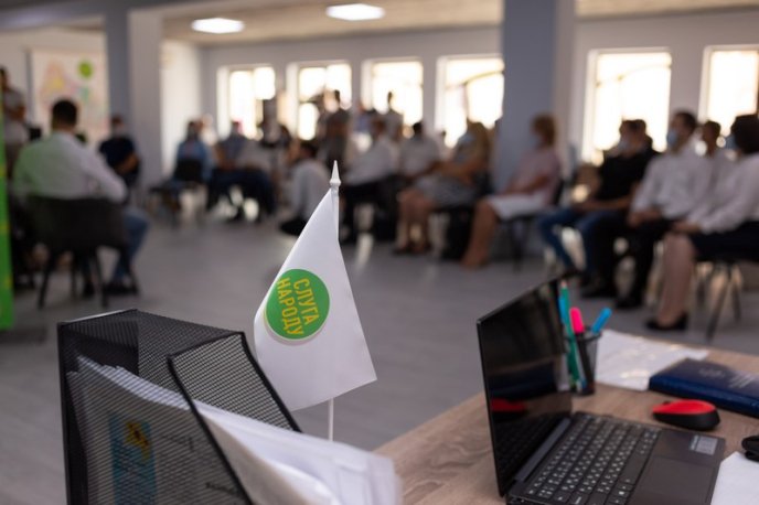 У Мукачеві презентували офіс партії "Слуга Народу" – 07