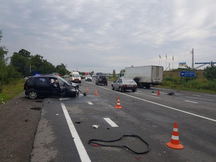 Оприлюднено нові фото з місця смертельної аварії біля Дубрівки – 02
