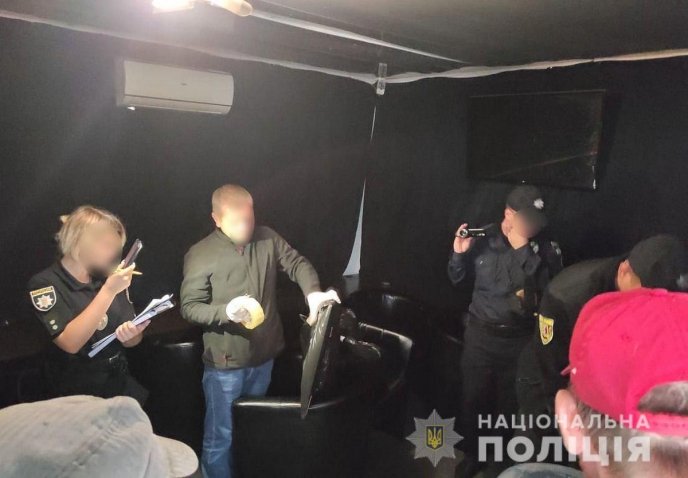 У кілька закладів Ужгорода і Мукачева навідалась поліція – 01 У кілька закладів Ужгорода і Мукачева навідалась поліція – 01