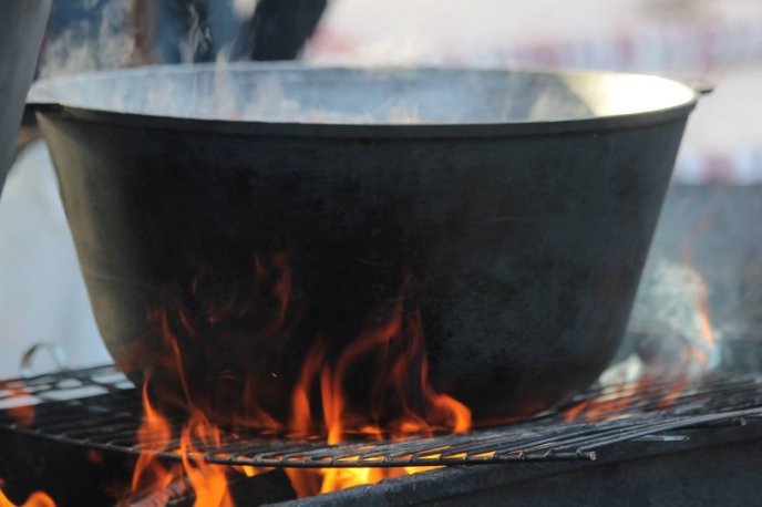 "Червене вино 2018": чим пригощають закарпатців та скільки доведеться витратити – 26