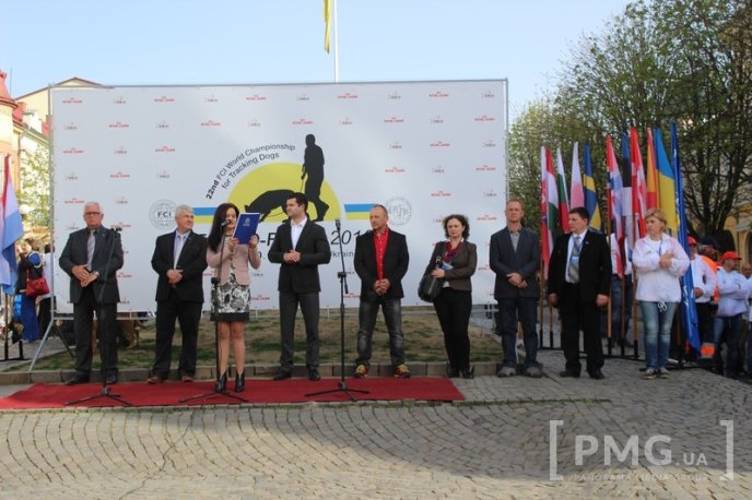 У Мукачеві урочисто відкрили чемпіонат світу зі слідової роботи службових собак – 45
