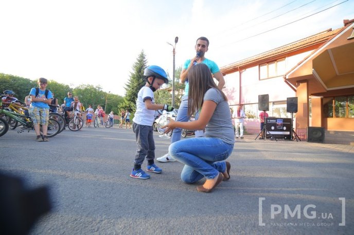 Велозаїзд у День Незалежності України та "кольоровий" флешмоб у Мукачеві: як це було – 20