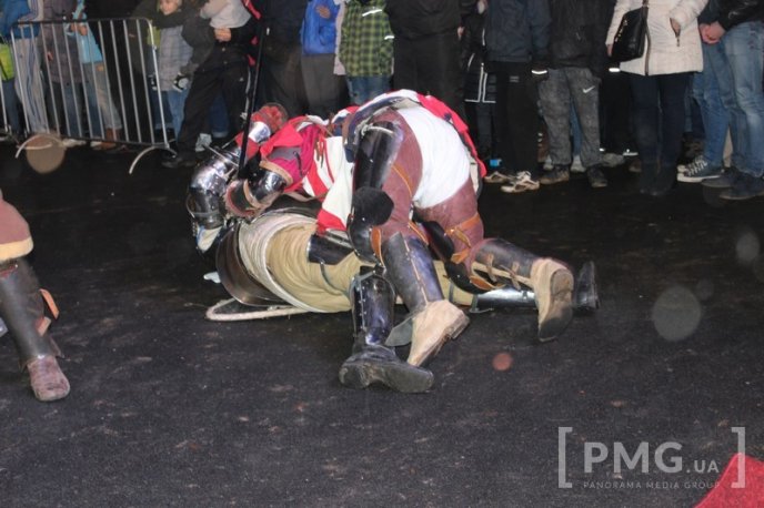 Яскраве святкування Дня святого Мартина у Мукачеві: парад ліхтариків, лицарські бої та вогняне шоу – 95 Яскраве святкування Дня святого Мартина у Мукачеві: парад ліхтариків, лицарські бої та вогняне шоу – 95