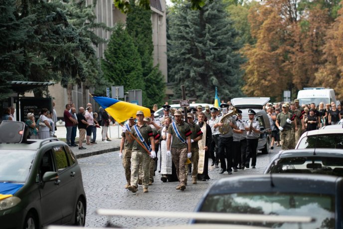 В області поховали Героя, який воював на фронті понад 2 роки – 05 В області поховали Героя, який воював на фронті понад 2 роки – 05
