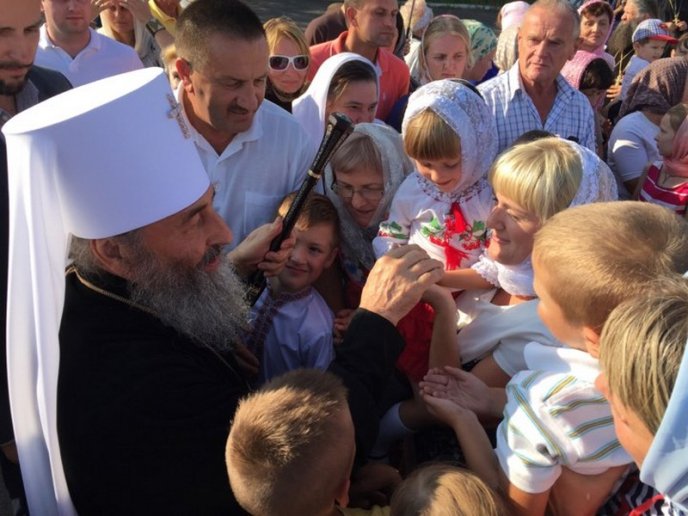 Як в аеропорту "Ужгород" предстоятеля УПЦ МП митрополита Онуфрія зустрічали  – 14