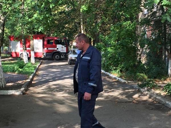 2-річна дитина намагалася вистрибнути з балкону на четвертому поверсі – 03