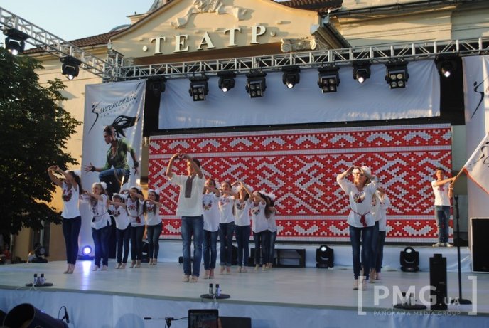 У Мукачеві шоу-балет "Сучасник" відзначив свій 30-річний ювілей святковим концертом – 17