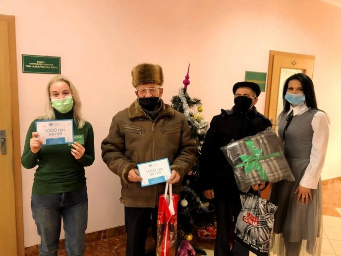 На Закарпатті нагородили переможців акції «Вигравай 1000 гривень на газ або теплі подарунки» – 04