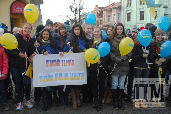 У Мукачеві з оплесками зустрічали героїв-бійців 128-ої бригади (ФОТОРЕПОРТАЖ) – 02