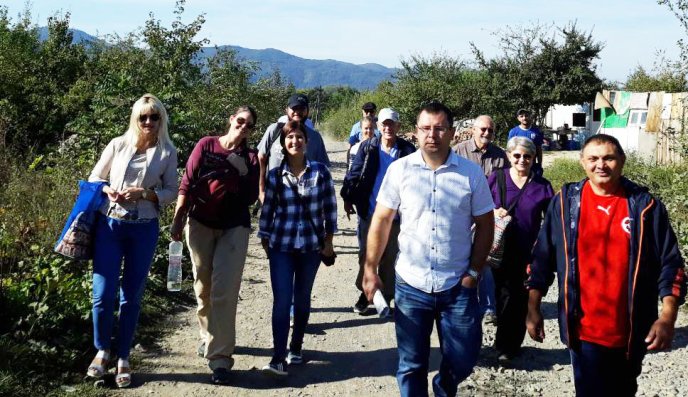 На Закарпаття приїхали лікарі зі США: люди масово записуються до них на огляд – 01