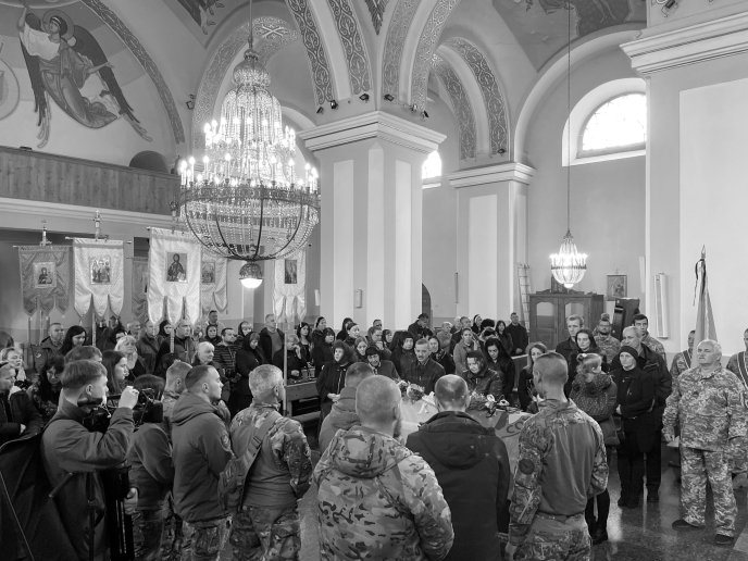 У Мукачеві попрощались з Героєм, який поліг на війні – 05