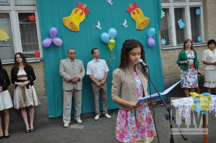 Свято "Останнього дзвоника" зібрало у Мукачівській ЗОШ №7 багато гостей (ФОТОРЕПОРТАЖ) – 07