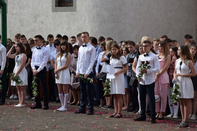 У школах Мукачева пролунав останній дзвінок – 02