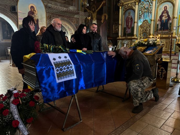 Сьогодні на Закарпатті поховали 27-річного Героя – 03