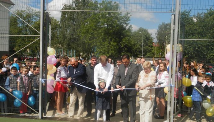 У Хусті відкрили сучасний міні-стадіон – 01