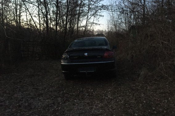 Нахабне викрадення автомобіля: чоловік накинувся на водія і заволодів машиною – 01