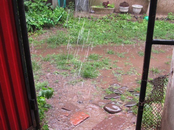 У Мукачеві під час сильної зливи випав град розміром з вишню – 02