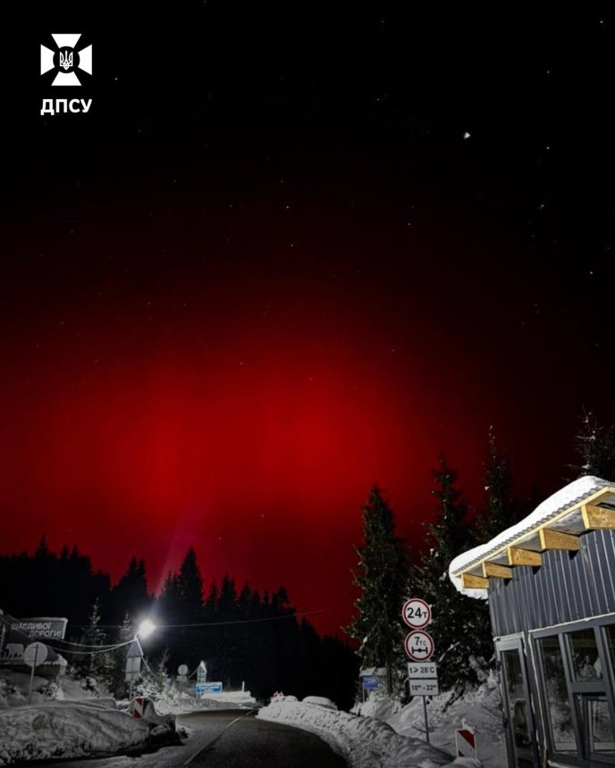 Над Карпатами сфотографували полярне сяйво – 03