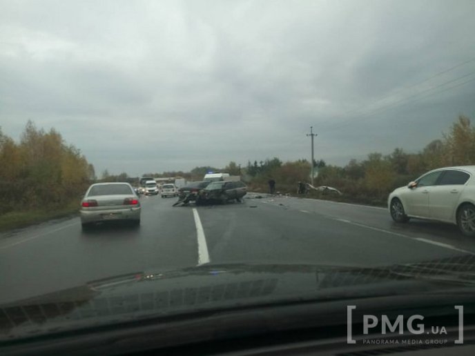 Аварія на трасі "Київ-Чоп": зіткнулося кілька авто – 01