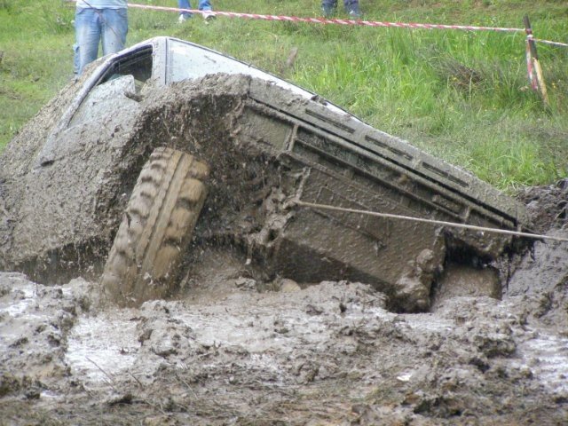 Позашляховики борзалися у багнюці на «Karpaty Trophy 2012» (ФОТО, ВІДЕО) – 04 Позашляховики борзалися у багнюці на «Karpaty Trophy 2012» (ФОТО, ВІДЕО) – 04