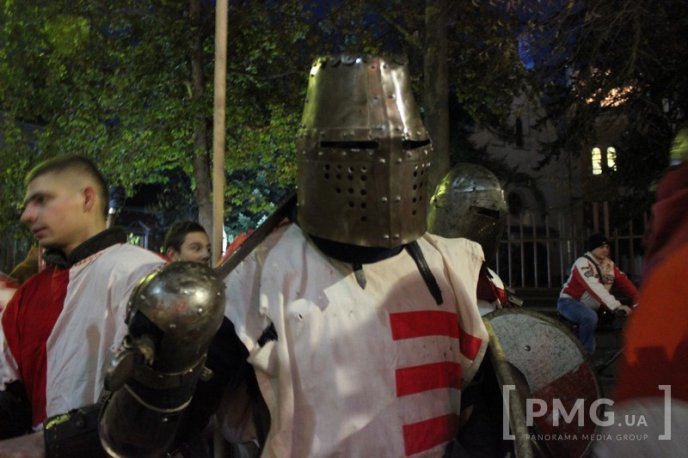 Яскраве святкування Дня святого Мартина у Мукачеві: парад ліхтариків, лицарські бої та вогняне шоу – 12 Яскраве святкування Дня святого Мартина у Мукачеві: парад ліхтариків, лицарські бої та вогняне шоу – 12