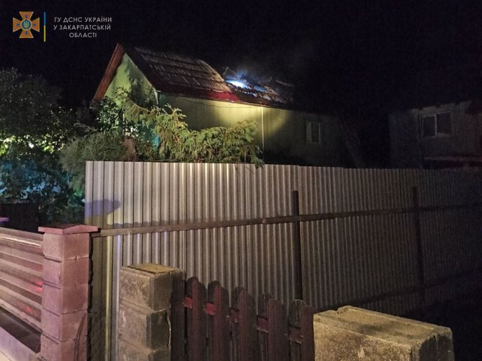 Вночі горів двоповерховий житловий будинок – 01