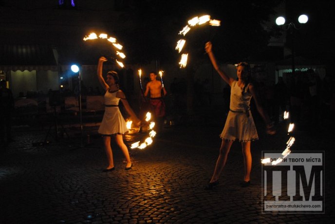 Театр вогню "Dragonfly" вже вдруге виступив у Мукачеві (ФОТОРЕПОРТАЖ) – 10