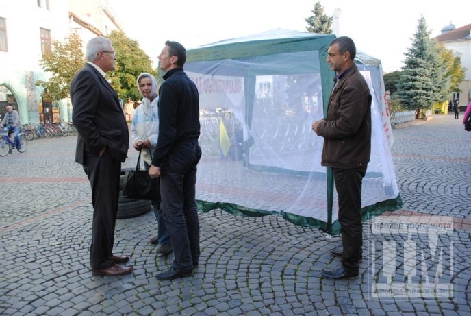 "Антибалогівський" намет викликав обурення у міської влади (ФОТО) – 02