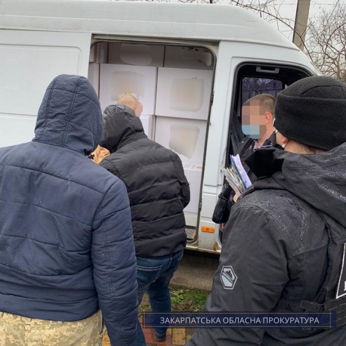 На Виноградівщині виявили значну партію сигарет, які, ймовірно, готували до контрабанди – 02