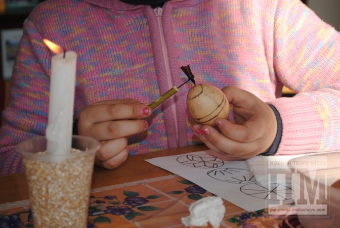 Майстер-клас із писанкарства відбувся у Мукачівській міській бібліотеці (ФОТО) – 04