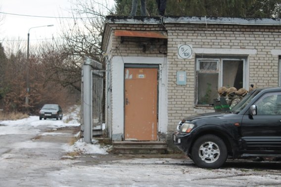 Розбійний напад на автозаправку, захоплення заручників та переговори зі злочинцями: поліцейські розповіли, що насправді відбувалося в Мукачеві – 12