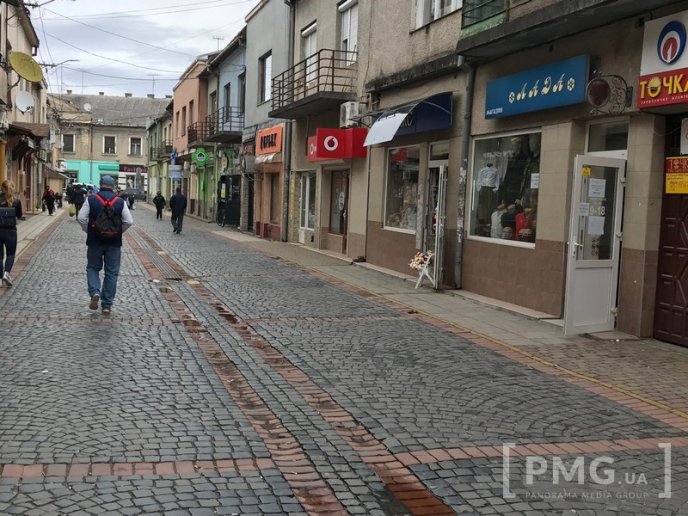 Як зараз працюють магазини у Мукачеві: фоторепортаж – 02