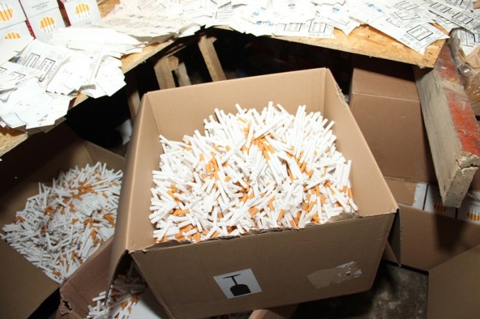 В Ужгородському районі функціонував підпільний цех із виробництва фальсифікованих цигарок – 02