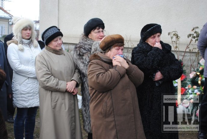 На Мукачівщині прощались з добровольцем "Айдару" Олегом "Скіфом" Сидором (ФОТОРЕПОРТАЖ) – 08