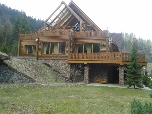 З’явились перші фото із захопленої дачі Віктора Медведчука у Жденієві (ФОТО) – 02