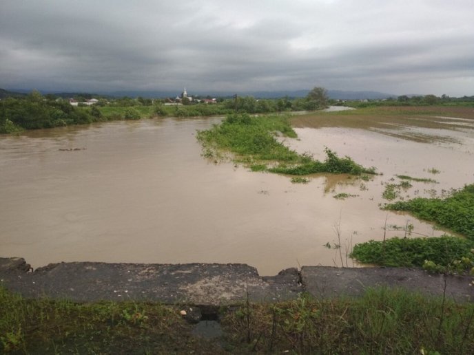 Рятувальники розповіли про наслідки негоди, яка вирує на Закарпатті – 04