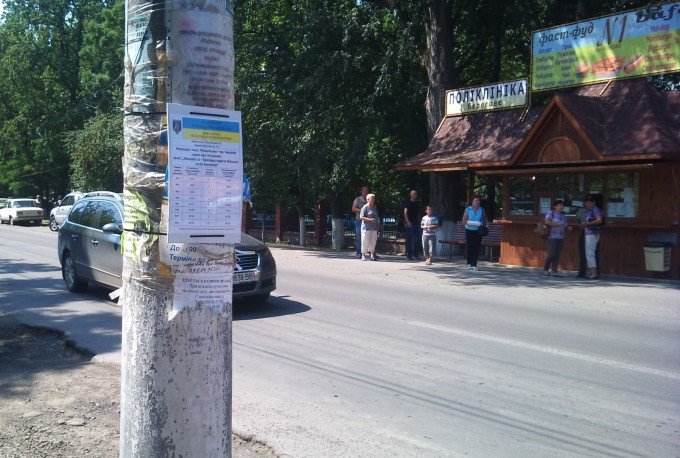 На всіх зупинках міського транспорту Берегова встановили розклад маршрутів (ФОТОФАКТ) – 02