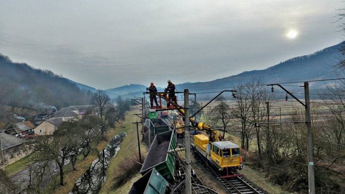 На Закарпатті потяг з’їхав із залізничної колії – 01