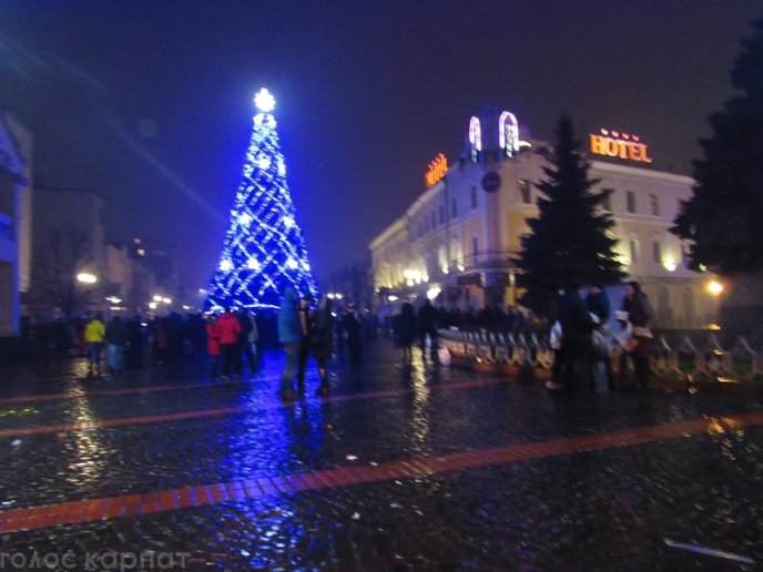 Зустріч Нового року в Мукачеві: бенгальські вогні, шампанське та феєрверк – 10