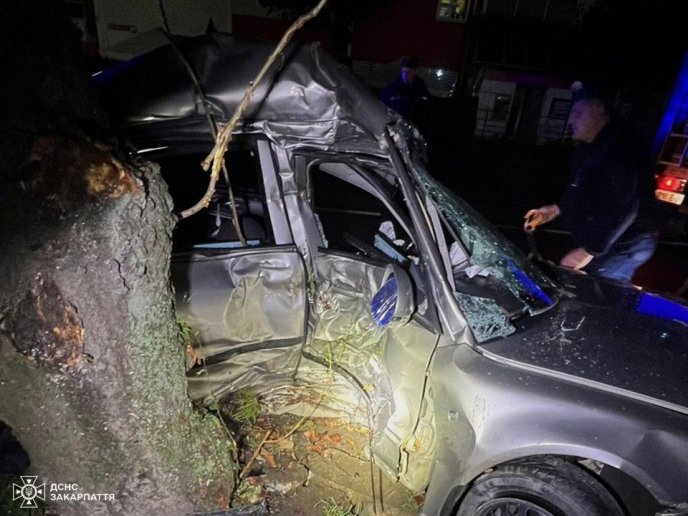 Внаслідок ДТП в Ужгороді загинула дівчина