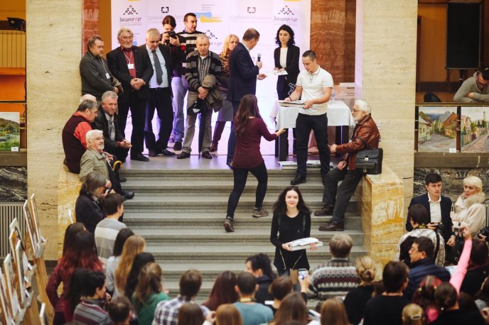 В Ужгороді нагороджували переможців мистецького конкурсу "Срібний мольберт" – 09