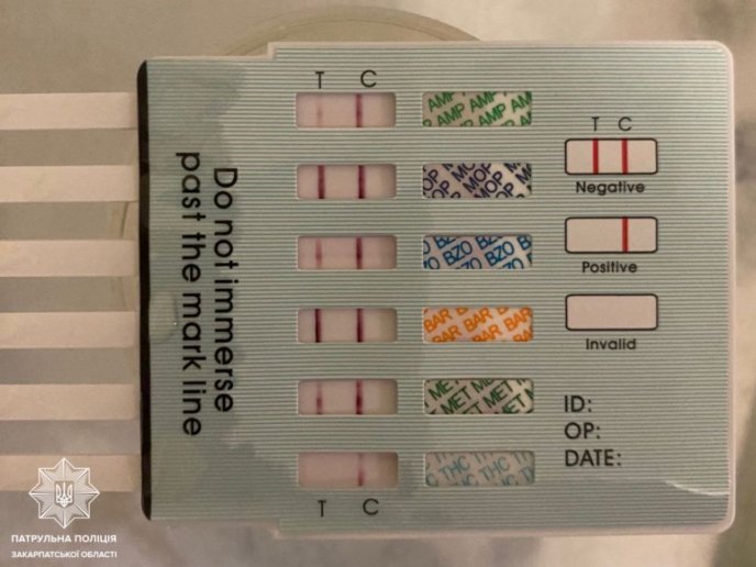 Водій вживав канабіс / фото: Патрульна поліція Закарпаття