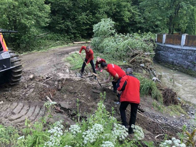 На Рахівщині відновили розмиту паводковою хвилею ділянку дороги  – 04